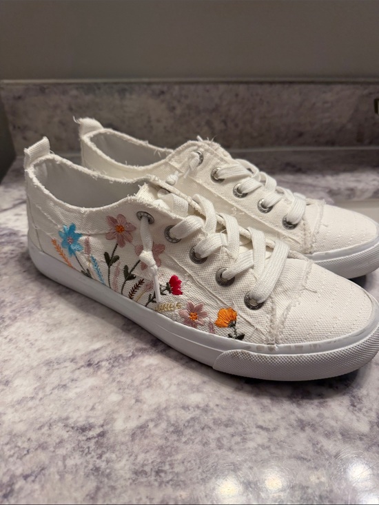 Malibu Shoes - Malibu White Canvas Sneakers with Multicolor Floral Embroidery